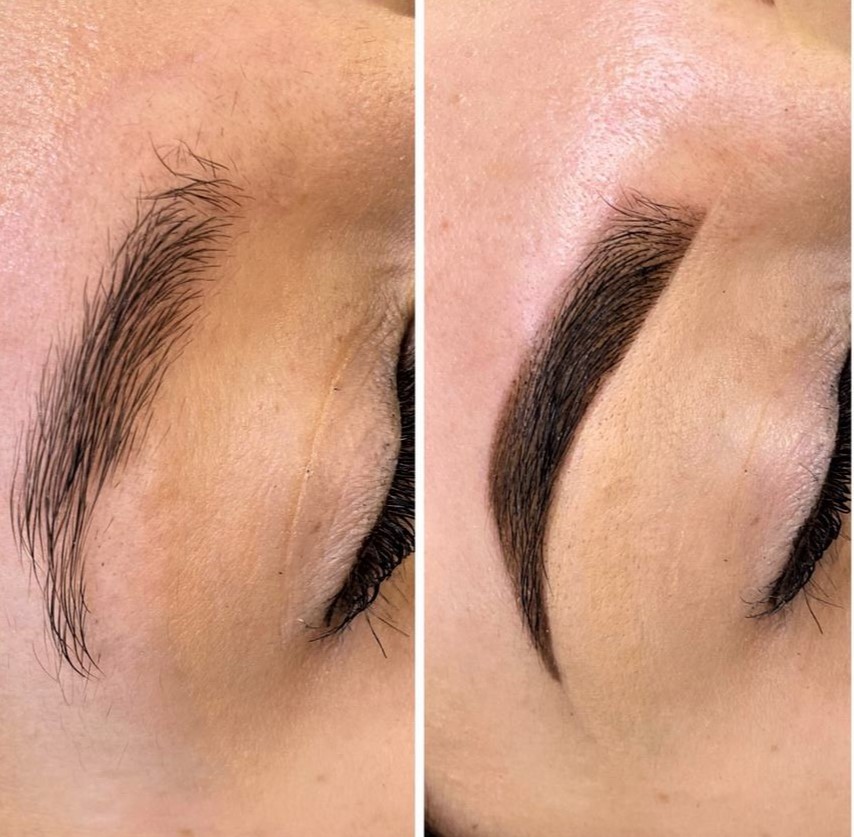 Zdjęcie przedstawia porównanie brwi przed i po zabiegu henny. Po lewej stronie widzimy naturalne, niepomalowane brwi, które są jaśniejsze i mniej wyraźne. Po prawej stronie brwi są wyraźnie ciemniejsze, bardziej zdefiniowane i mają równomierny kształt, co jest efektem nałożenia henny. To prosty, ale skuteczny zabieg kosmetyczny, który podkreśla naturalne piękno twarzy.