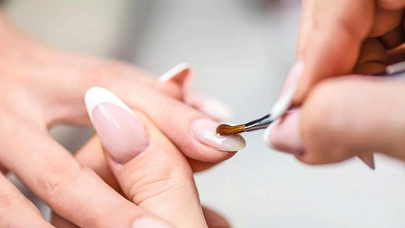 Porównanie manicure hybrydowego i stylizacji żelem w Centrum Kosmetycznym ELSA